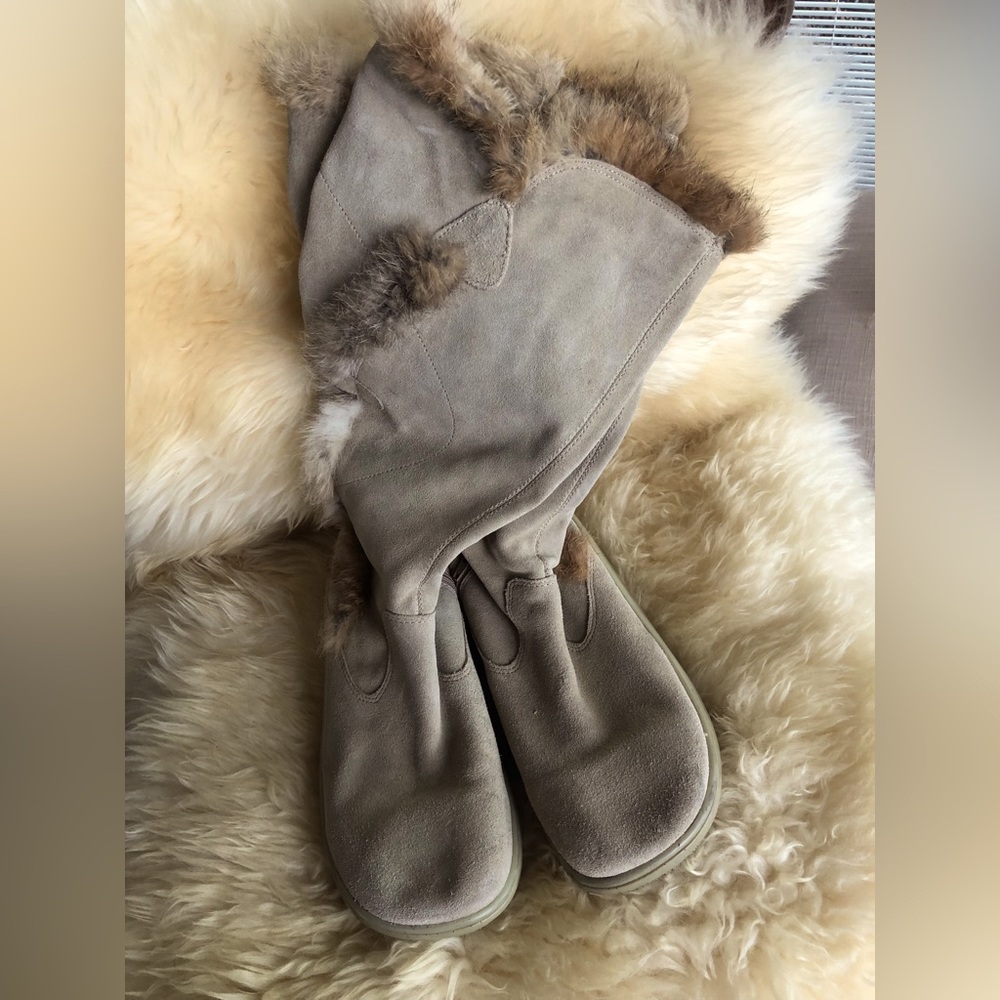 Stylish, fun  comfortable 15” tall light tan suede boots with real fur trim